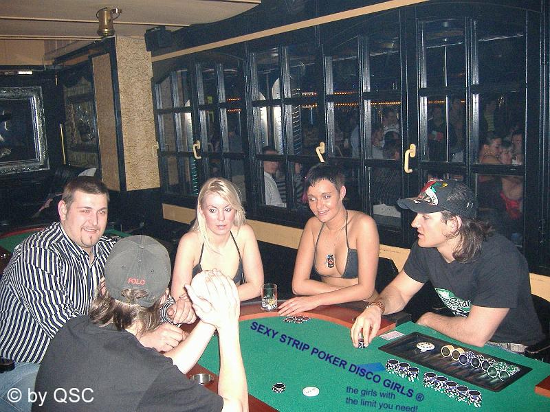 strip poker disco girls_0000020.jpg